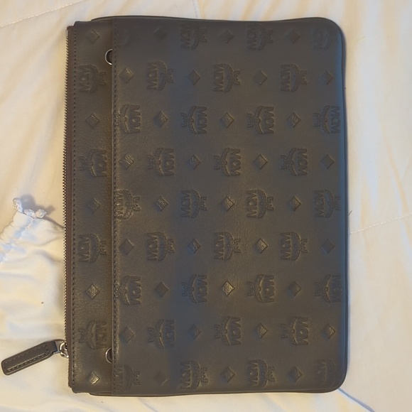 100% Authentic MCM Klara Crossbody - Picture 3 of 13